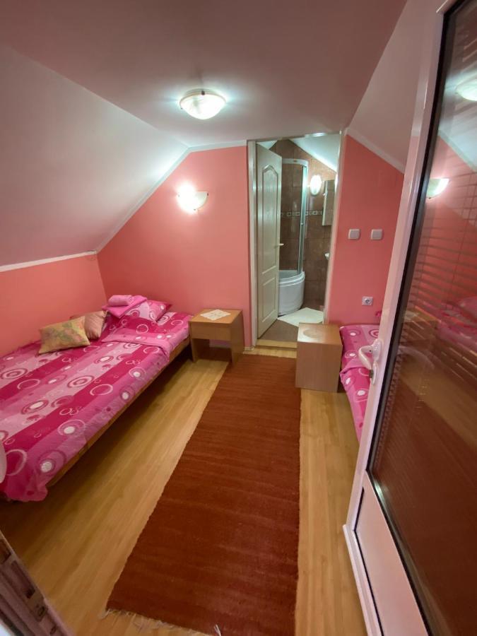 SUD ,,Antal i Olga,, Bed and Breakfast Skorenovac Eksteriør billede